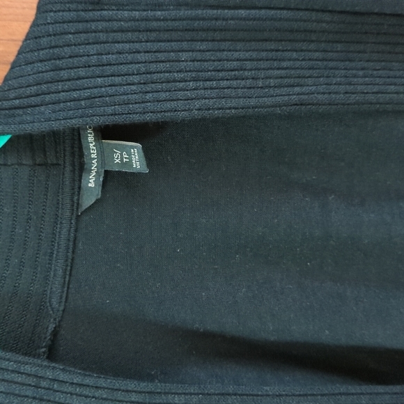 Banana republic black cardigan - Picture 2 of 3